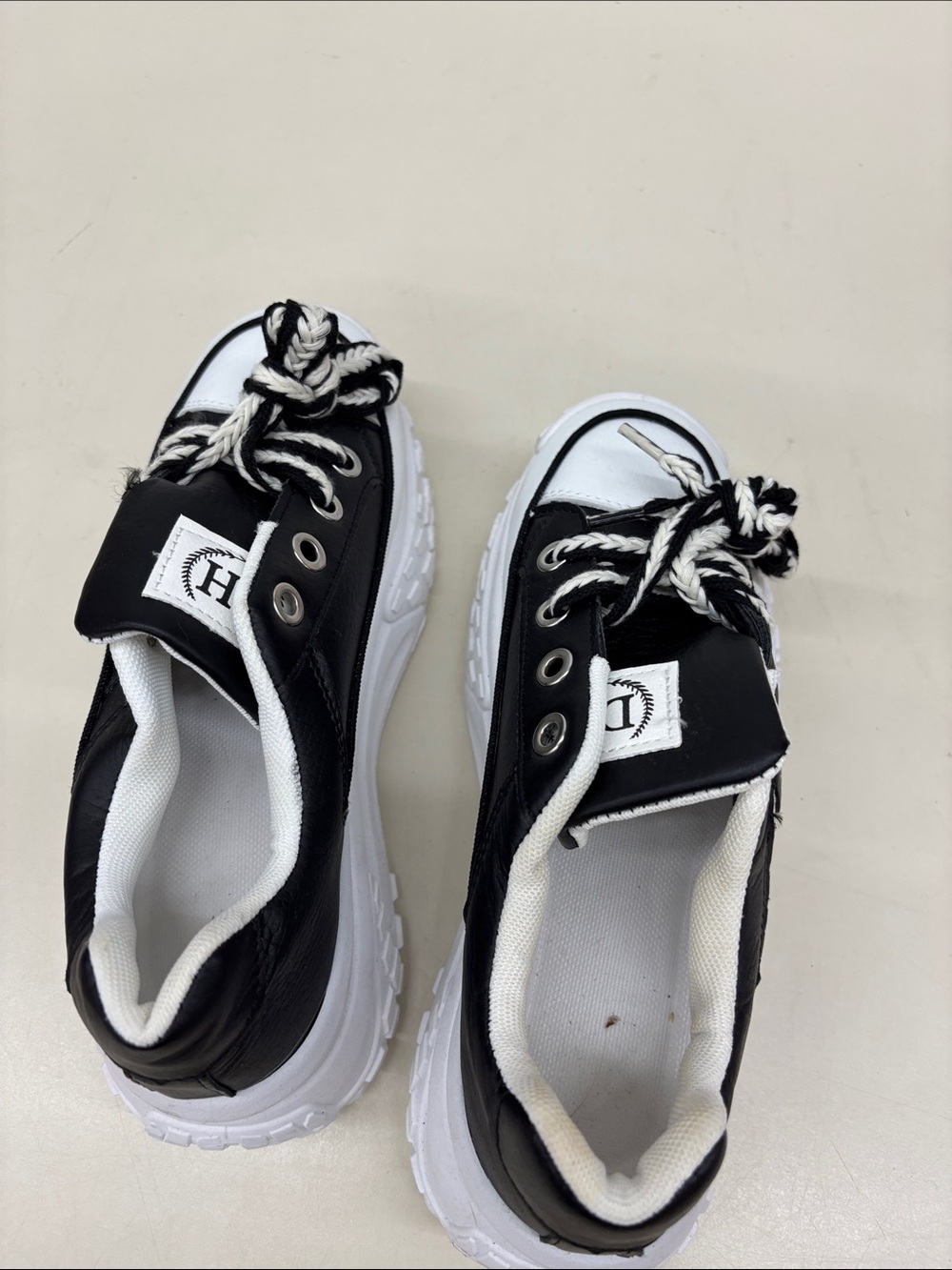 OU Xing Black & White Platform Sneakers for Women - Picture 5 of 7